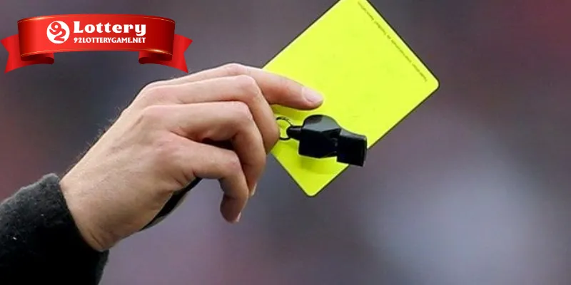 Cầu thủ nhận án phạt đầu tiên trong trận đấu